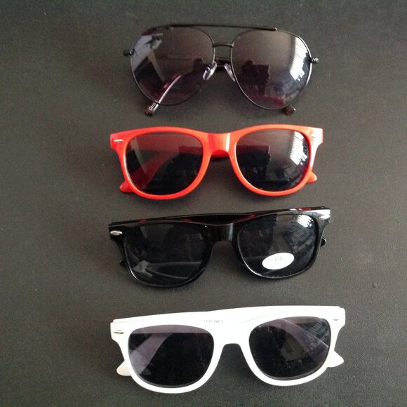 Lot of 21 Pairs of Sun Shades/ Sunglasses - Picture 11 of 12